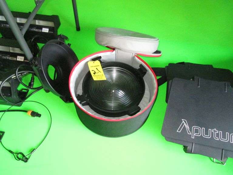 Aputure F10 Fresnel Light w/ Barn Doors and Soft Case