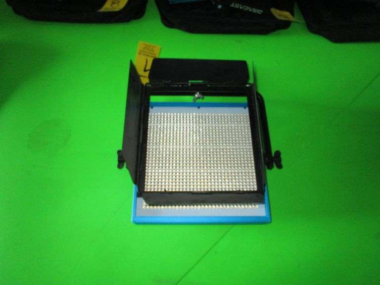 Dracast Panel Light 1' x 1' w/ Barn Doors