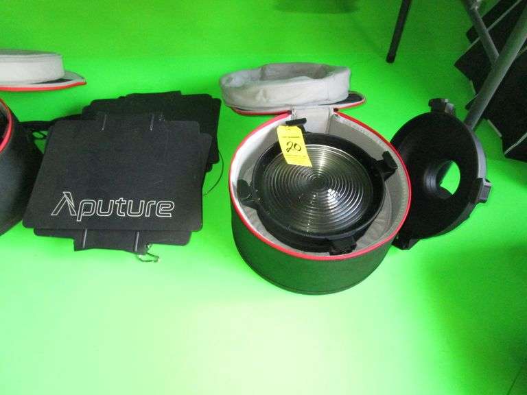 Aputure F10 Fresnel Light w/ Barn Doors and Soft Case