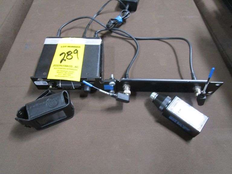 Lectronics R400A Digital Hybrid Wireless Receiver w/ HMM Transmitter, Freq. 665.6 - 691.1 (NOT FOR U