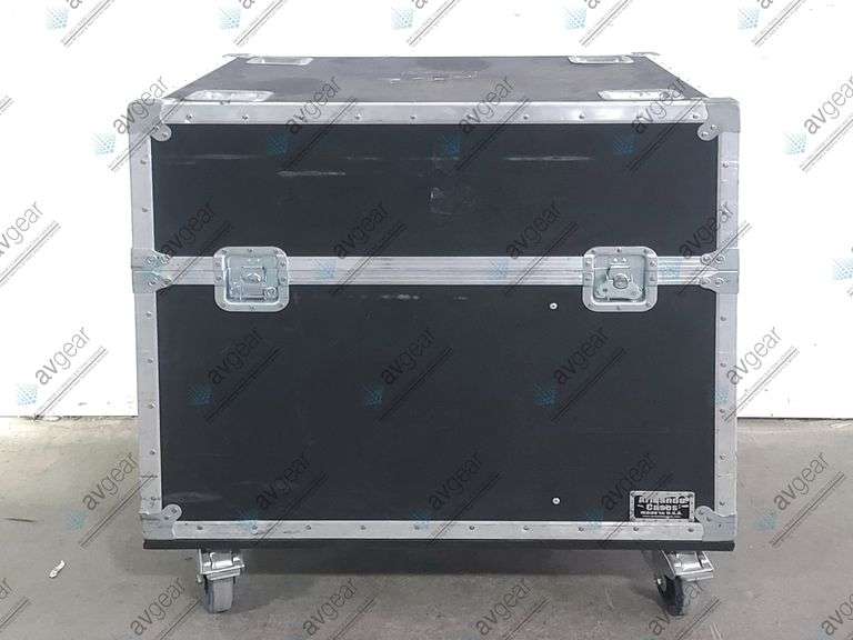 Armando Cases (2) [16x27x16] Custom Speaker Wheeled Road Case
Triangle Shaped Center Divider