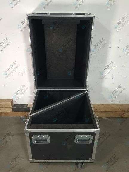 Armando Cases (2) [16x27x16] Custom Speaker Wheeled Road Case
Triangle Shaped Center Divider