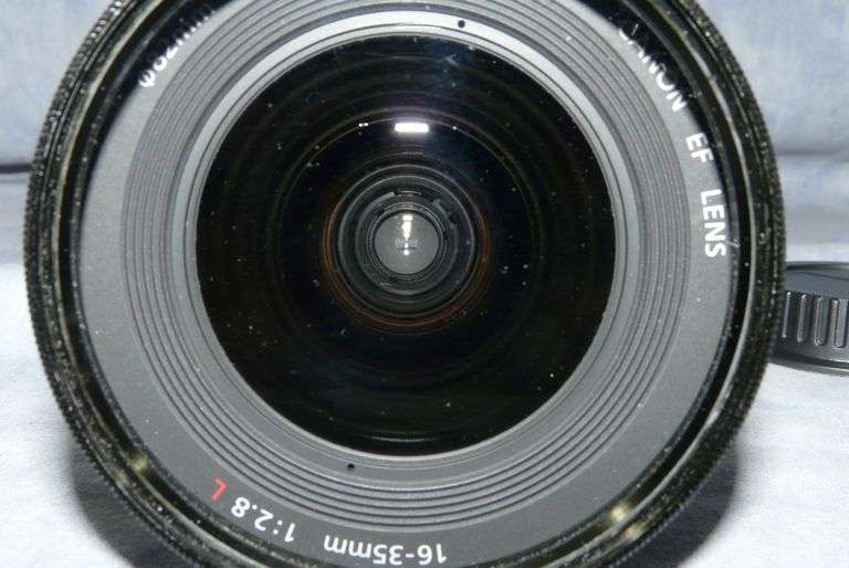 Canon 16-35mm 1:2.8 L Ultrasonic EF Mount Zoom Lens with Sunshade