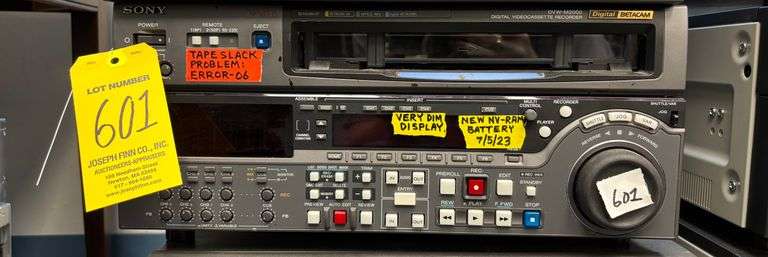 Sony DVW-M2000 DigiBeta VCR with Multi-Format Playback (Tape Slack Problem.  Error 06)