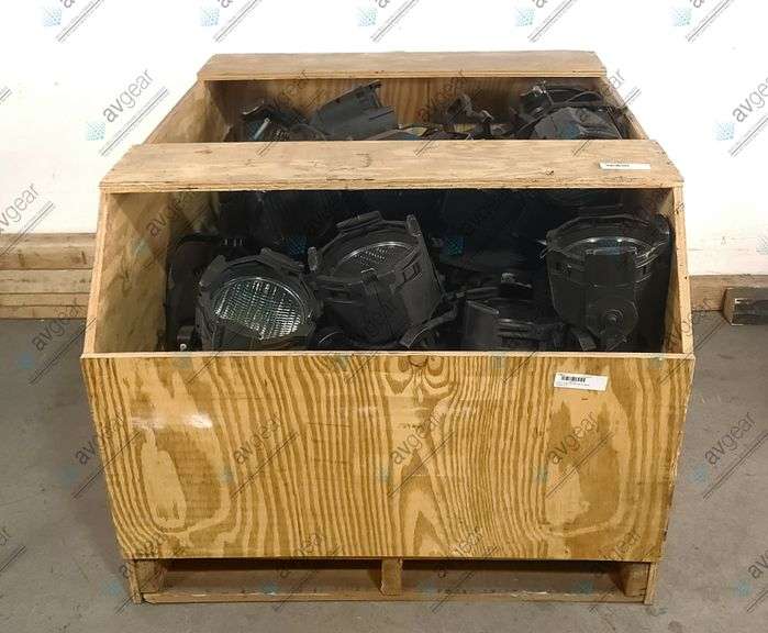 (43) ETC Source Four PAR Lights w/ Clamps in Wooden Tote
575w & 750w Mixed Lot