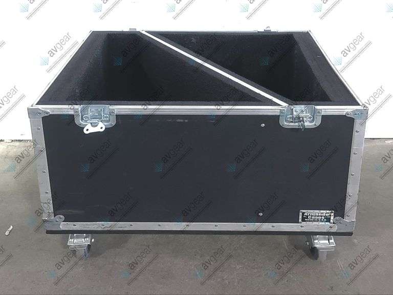 Armando Cases (2) [16x27x16] Custom Speaker Wheeled Road Case
Triangle Shaped Center Divider