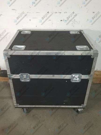 Armando Cases (2) [16x27x16] Custom Speaker Wheeled Road Case
Triangle Shaped Center Divider