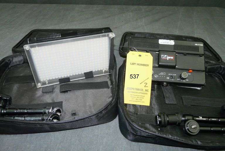 Lot (2) Varicolor LED312 Varicolor Video Light with Articulating Arm in Pouch