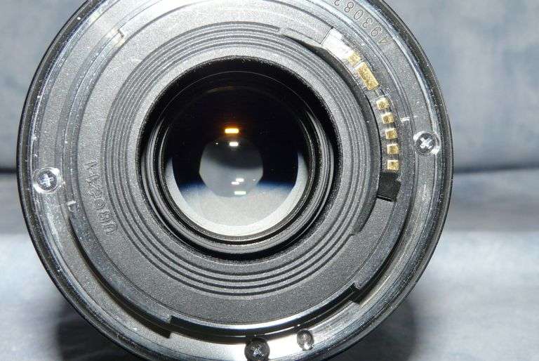 Canon 16-35mm 1:2.8 L Ultrasonic EF Mount Zoom Lens with Sunshade