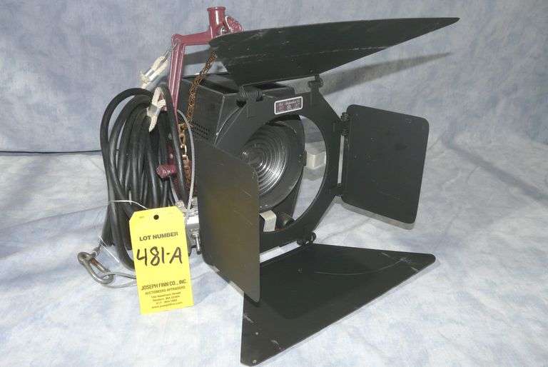 Mole Richardson 2831 Baby-Baby Solarspot Fresnel with Barndoors