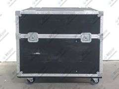 Armando Cases (2) [16x27x16] Custom Speaker Wheeled Road Case
Triangle Shaped Center Divider