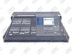 Yamaha M7CL-32 Digital Audio Mixing Console in Wheeled Hard Case