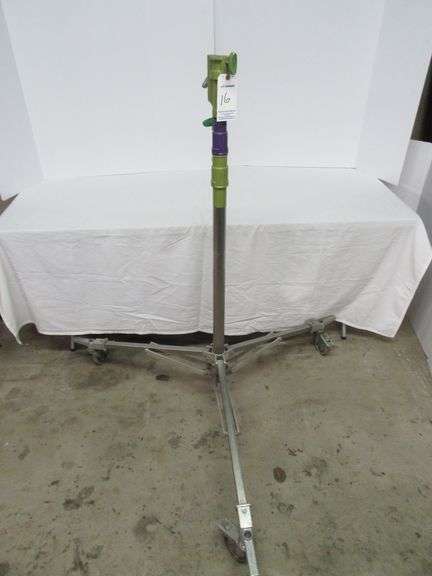 Matthews Rolling C-Stand