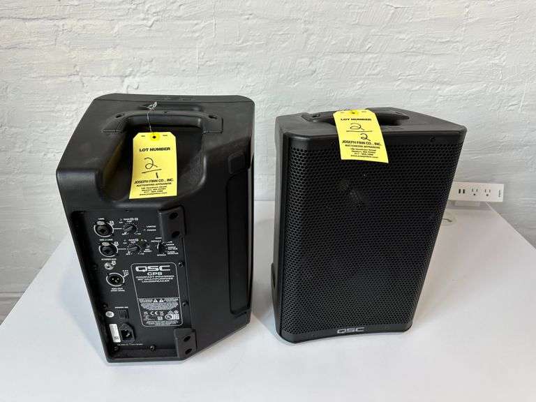 LOT (2) QSC CP8 1,000-watt 8-inch Powered Speakers with power supply