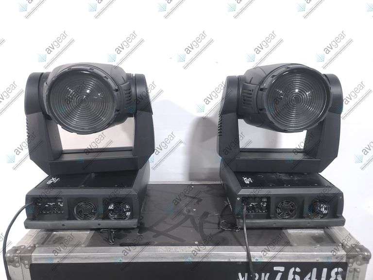(2) Martin MAC 2000 Wash XB Moving Head Lights in Wheeled Hard Case (2028/6014 Fixture Hours)