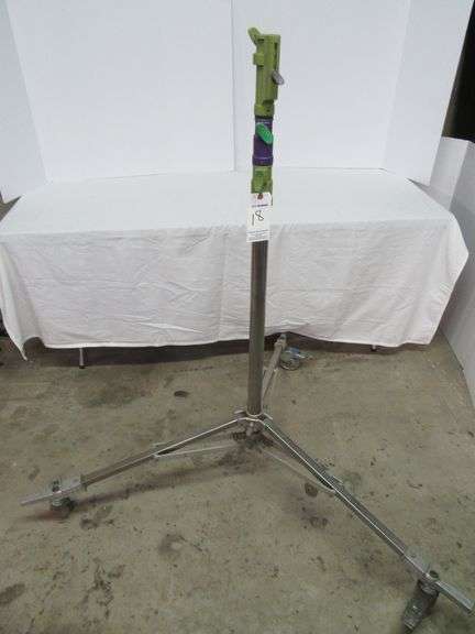 Matthews Rolling C-Stand