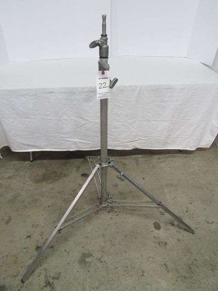Matthews Light Stand (Lock 3 does NOT tighten)