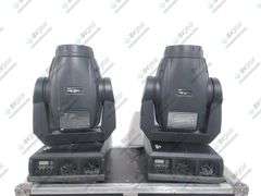 (2) Martin MAC 2000 Wash XB Moving Head Lights in Wheeled Hard Case (2028/6014 Fixture Hours)