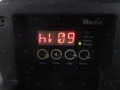 (2) Martin MAC 2000 Wash XB Moving Head Lights in Wheeled Hard Case (2028/6014 Fixture Hours)