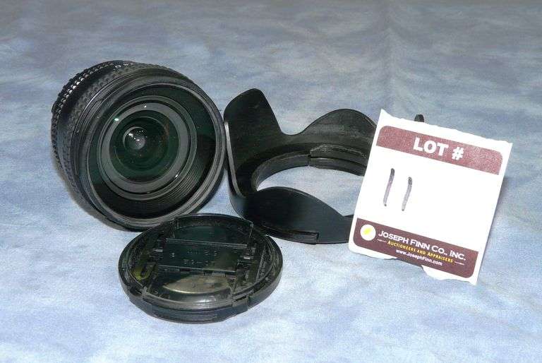 Nikon AF Nikkor 20mm 1:2.8 D Lens with Sunshade