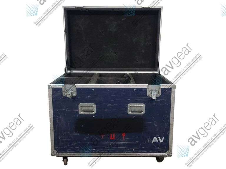 (13) ETC Source Four 750 Par Lights in Wheeled Road Case