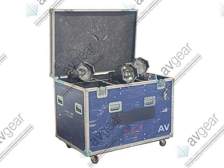 (24) ETC Source Four 750 Par Lights in Wheeled Road Case