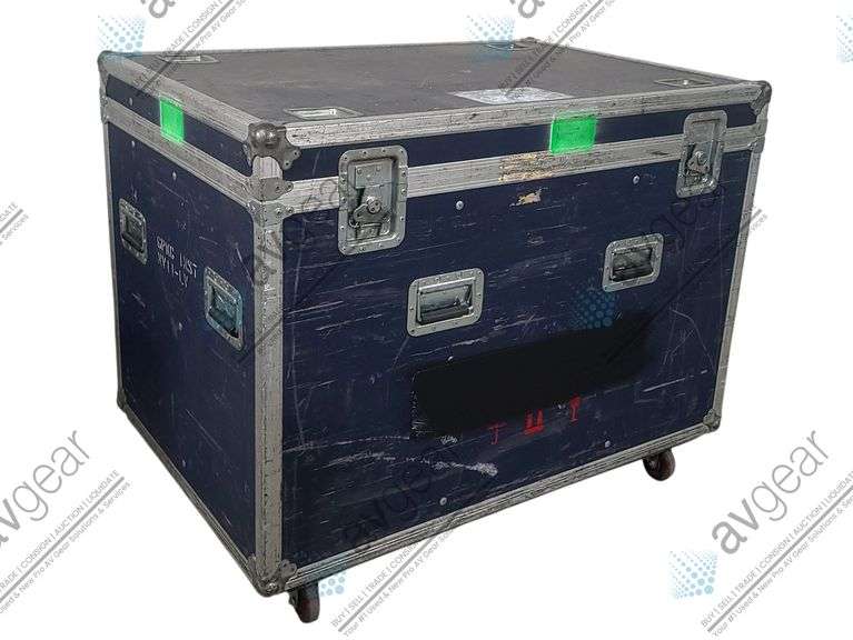 (23) ETC Source Four 750 Par Lights w/ (2) Barn Doors in Wheeled Road Case