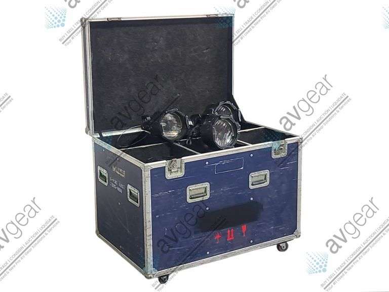 (24) ETC Source Four 750 Par Lights in Wheeled Road Case