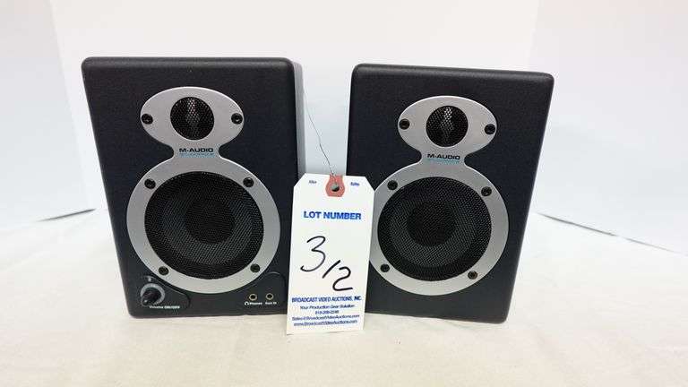 M-Audio Studio Pro 3 Pair (L-R) of Compact, Self-Powered, 2-Way Nearfield Monitors