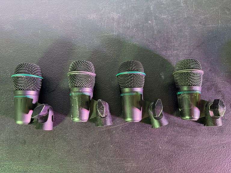 Lot 4: Shure Beta Green BG 6.1, Tom Mic's