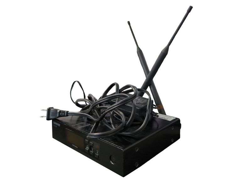 Shure QLXD4 Digital Wireless Receiver w/ (2) Antenna (H50 534-598 MHz)