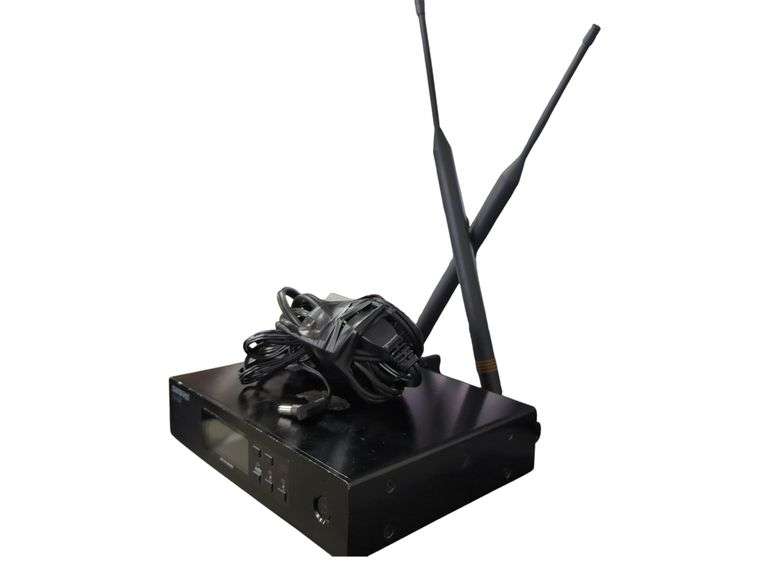 Shure QLXD4 Digital Wireless Receiver w/ (2) Antenna (H50 534-598 MHz)