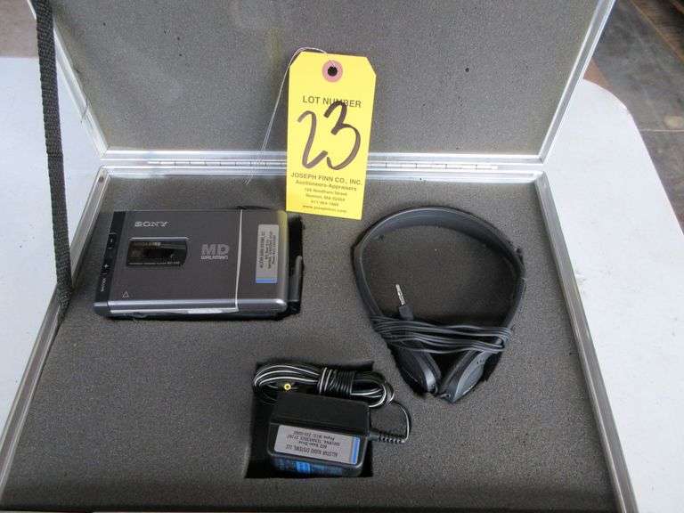 Sony MZ-E40 Mini Disc Player w/ Headphones, PS and Hard Case