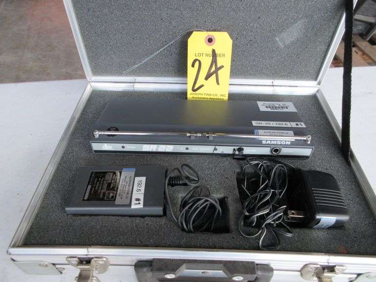 Samson SR22 VHF-FM True Diversity Receiver w/ Remote Belt Pack, Lapel Mic