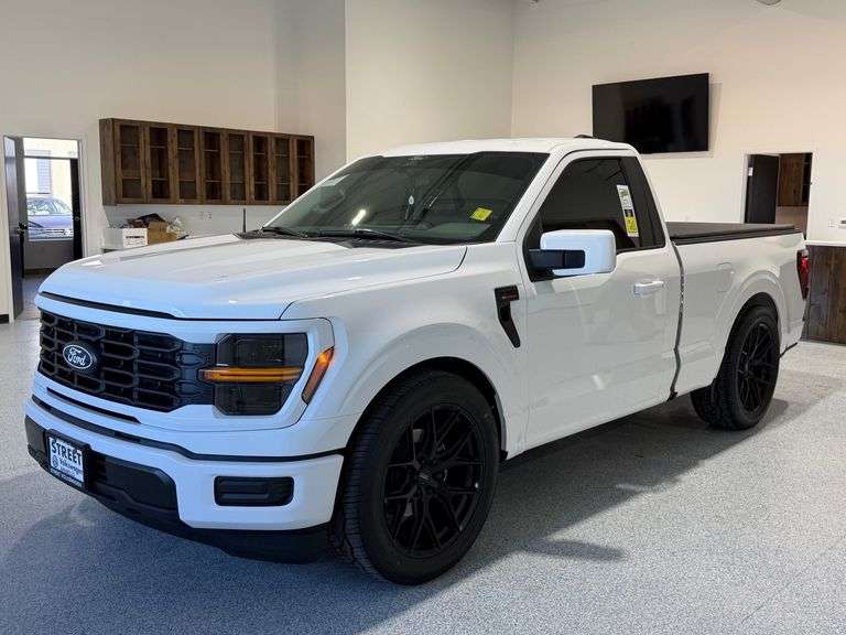 Clean, Mean 2025 Ford F-150 5.0 V8