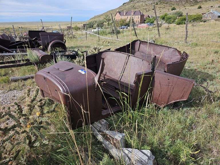 Antique Sedan Body Yard Art Ford   Model T Body & Frame