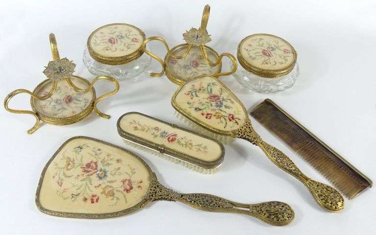 ANTIQUE DRESSER SET
