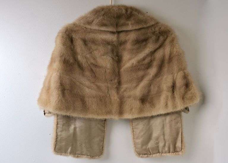 MINK STOLE