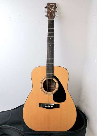 YAMAHA GUITAR