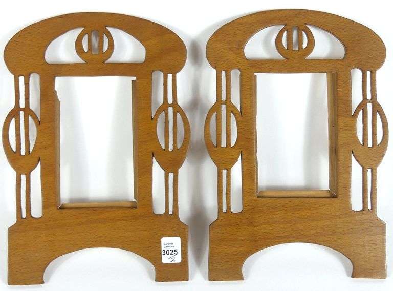 MATCHING PAIR OF EARLY 20TH CENTURY FRAMES