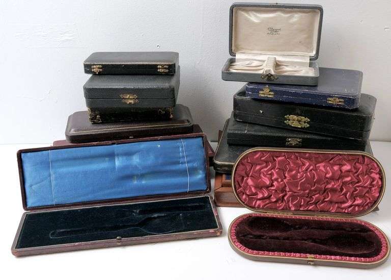ANTIQUE BOXES