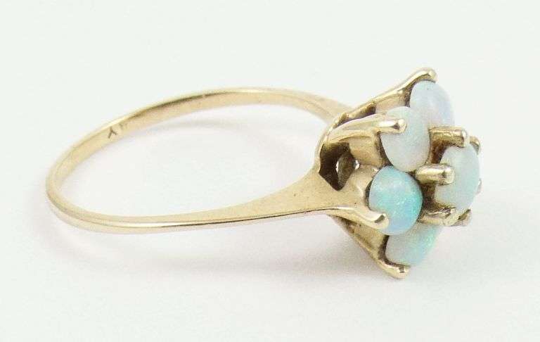 LADIES' ANTIQUE GOLD RING