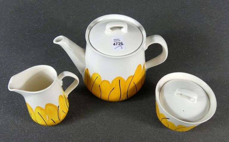 VERA NEUMANN SUNFLOWER PATTERN TEA SET