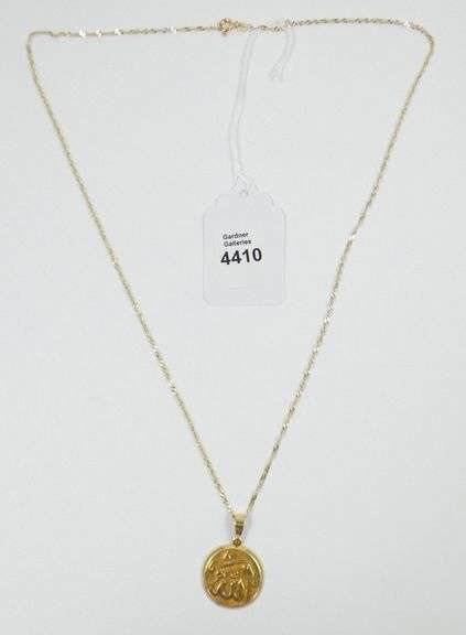 GOLD PENDANT ON CHAIN