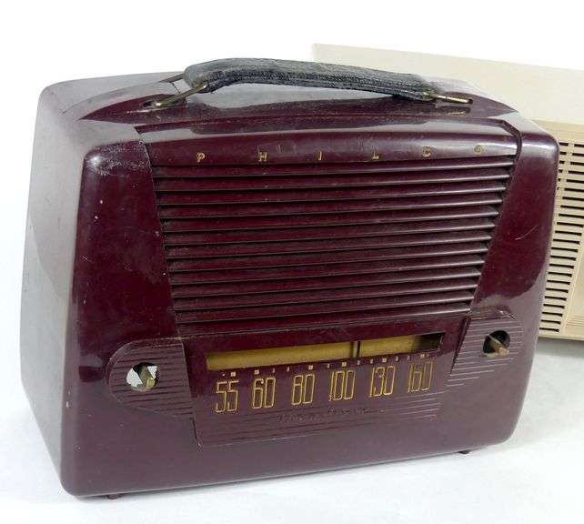 TWO VINTAGE RADIOS