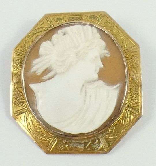 GOLD CAMEO BROOCH