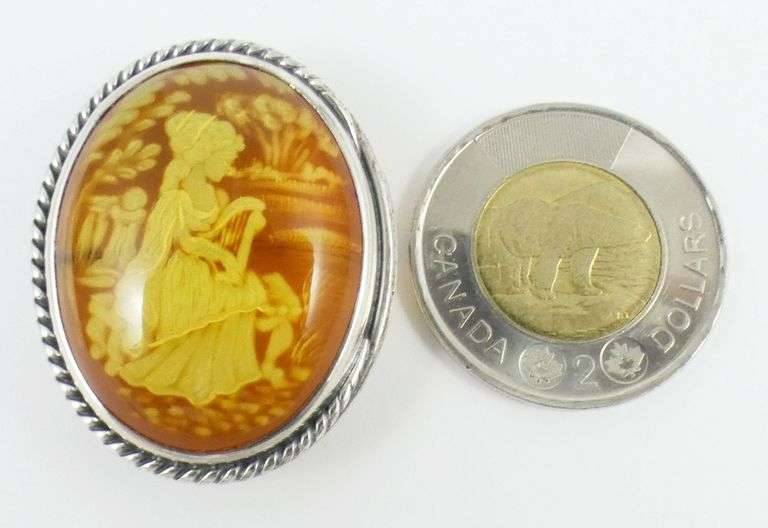 ANTIQUE/VINTAGE PENDANT/BROOCH