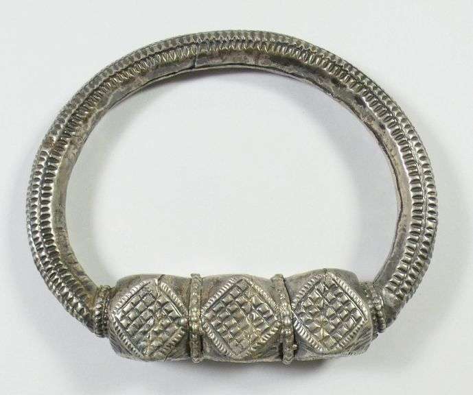 COLLECTION TRIBAL JEWELLERY