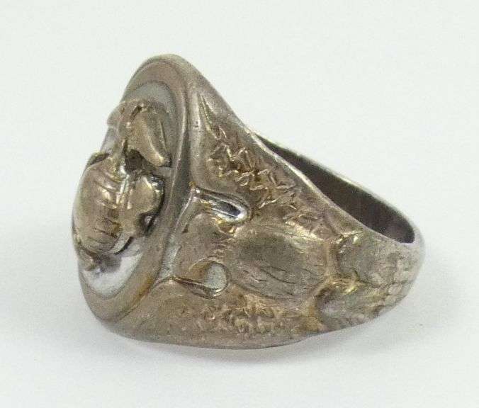COLLECTOR'S SILVER RING
