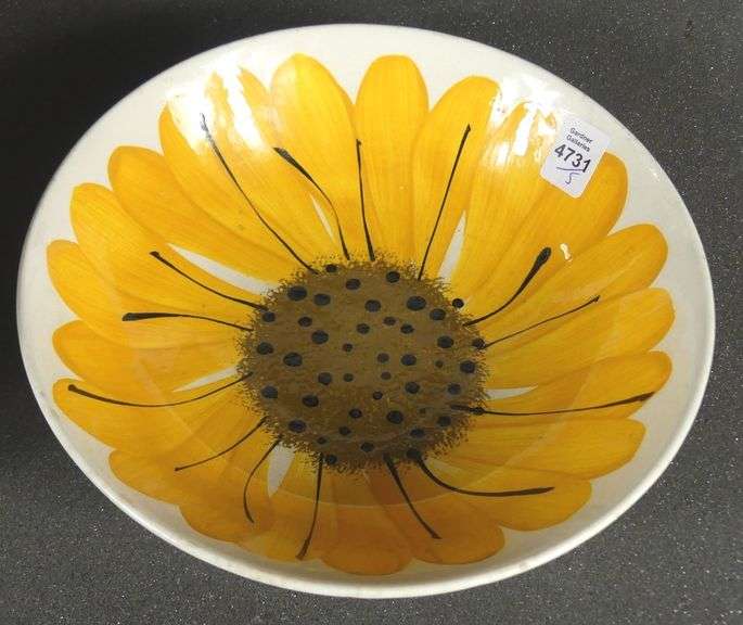 VERA NEUMANN SUNFLOWER PATTERN SERVING BOWLS
